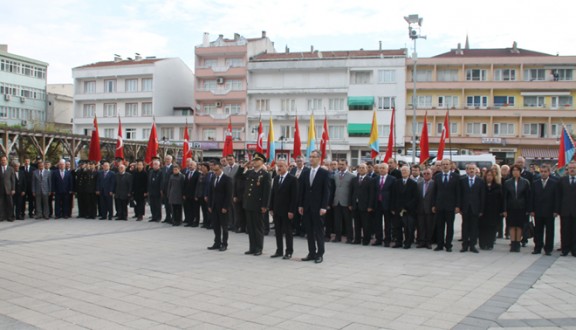 ULU ÖNDER ATATÜRK'Ü SAYGIYLA ANDIK