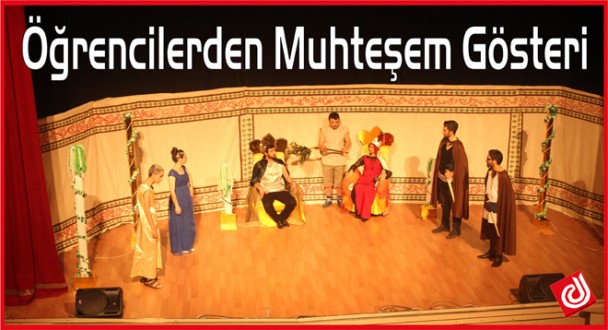 Üniversiteli Gençlerden Muhteşem Tiyatro Gösteri