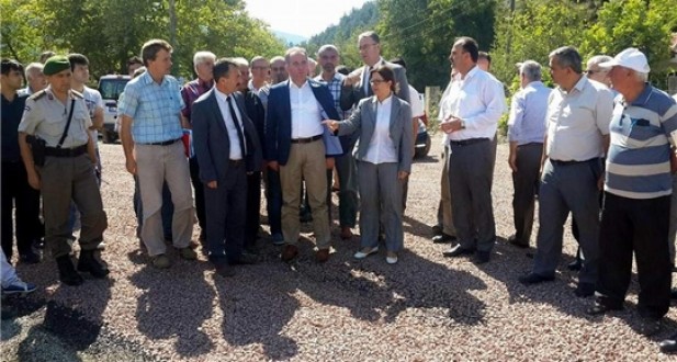 Vali Çetinkaya, Ayancık köy yolunda incelemelerde bulundu